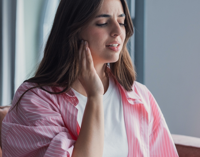 Tingling Sensation in Jaw: Causes & When to Worry